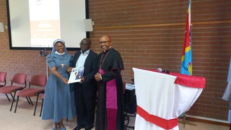 Dom Thulani Mbuyisa e a Ir. Macdelyn Mosalagae