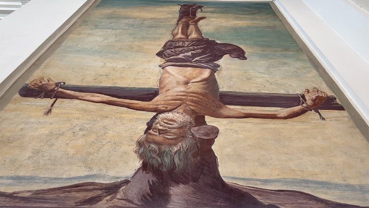 L'affresco con la crocifissione di Pietro - Foto: Vatican News - Paolo Ondarza