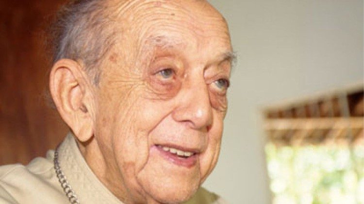 O Servo de Deus, dom Helder Camara, foi arcebispo de Olinda e Recife de 1964 até 1985. Seu pastoreio foi marcado pela vivência do Evangelho na defesa dos mais pobres e no combate aos crimes da ditadura militar