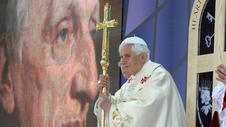 Papst Benedikt XVI. hat nur zwei Personen persönlich seliggesprochen: Johannes Paul II. und John Henry Newman. Hier bei der Seligsprechung in Birmingham am  19. September 2010