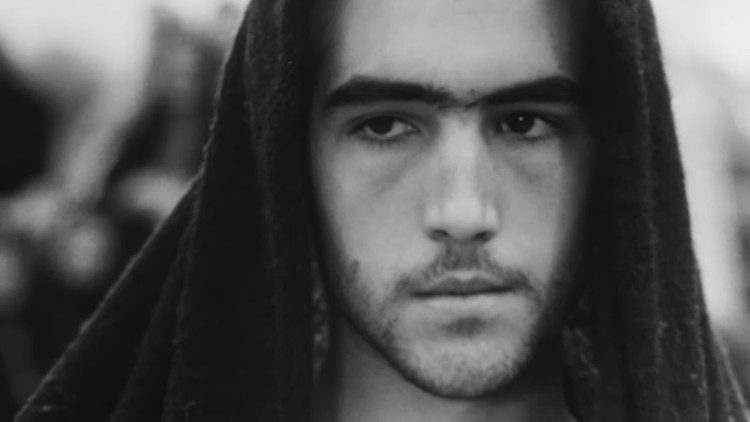 Enrique Irazoqui a Matera durante la lavorazione del film di Pasolini Il Vangelo secondo Matteo