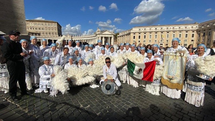  Grupos de peregrinos asistentes a la catequesis del 29 de octubre