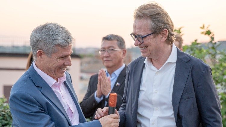 . Paulo Teixeira, the Minister of Agrarian Development and Family Farming, who work closely with NOW, tells Vatican News that Brazil is undergoing a “very auspicious moment for agriculture.” 