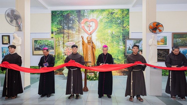 Khai mạc mùa thụ tạo