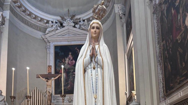 Một phiên bản tượng Đức Mẹ Fatima