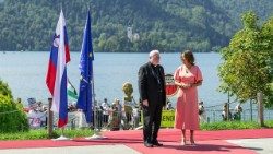 Mons. Gallagher na konferencii v Blede