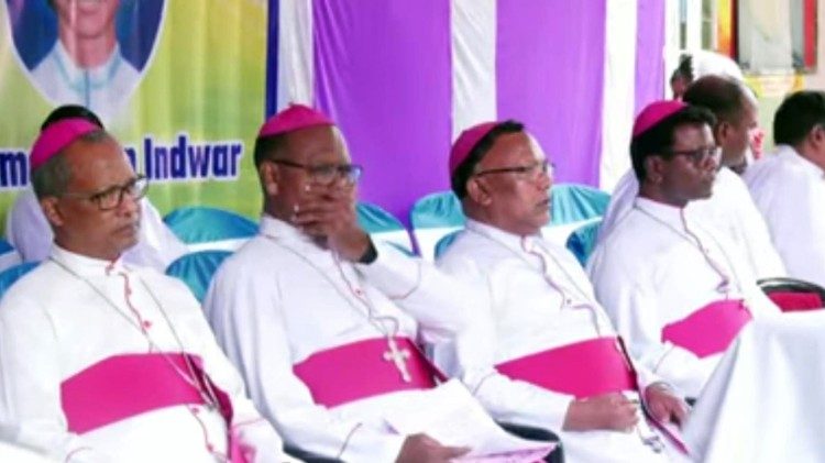 करौंदाबेड़ा के त्रिशहीदों की 31वीं पुण्य तिथि पर तीर्थयात्रा में उपस्थित धर्माध्यक्ष गण