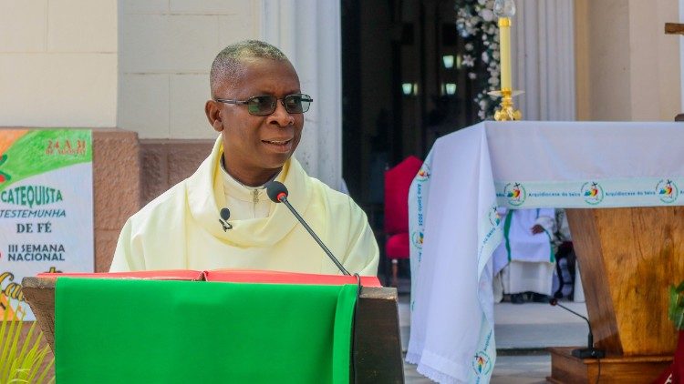 Padre Sílvio Anovo: Missa por ocasião do Jubileu dos catequistas na arquidiocese da Beira 