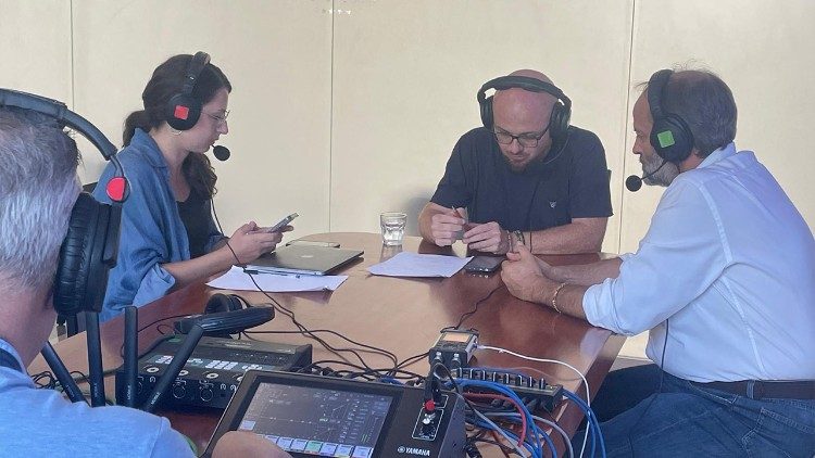 Lo studio mobile di Radio Vaticana allestito ad Otranto dove questa sera avrà inizio il Festival giornalisti del Mediterraneo