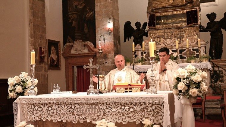 Salezijanac don Damir Stojić i rektor Svetišta sv. Šime u Zadru dr. Damir Šehić