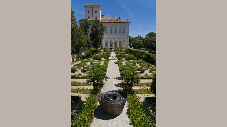The exhibition extends beyond the gallery halls, transforming the villa’s exterior spaces as well