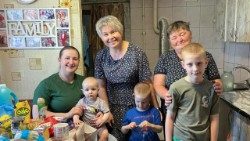  Die Schwestern des seligen Honorat helfen vielen vom Krieg betroffenen Familien