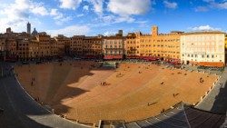 Piazza_del_Campo_Siena2.jpeg
