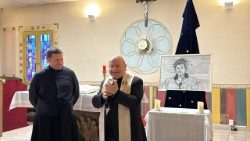Mons. Sorrentino dona una reliquia di Carlo Acutis al carcere di Busto Arsizio