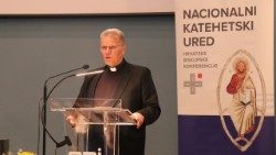 Predsjednik Vijeća HBK za katehizaciju i novu evangelizaciju nadbiskup Đuro Hranić