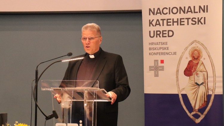 Predsjednik Vijeća HBK za katehizaciju i novu evangelizaciju nadbiskup Đuro Hranić
