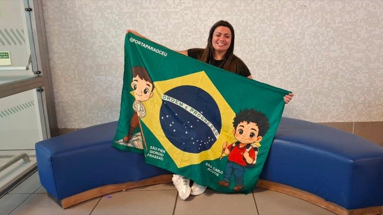 A devota Karolyn Santana no Aeroporto de Lisboa nesta sexta-feira (05/09), antes de chegar na Itália