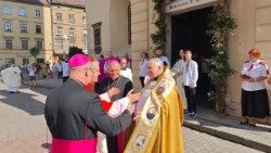 Le cardinal Crescenzio Sepe, archevêque émérite de Naples (Italie), envoyé spécial du Pape pour le 650e anniversaire de la création du diocèse de Halytch en Galicie, aujourd'hui Ukraine.