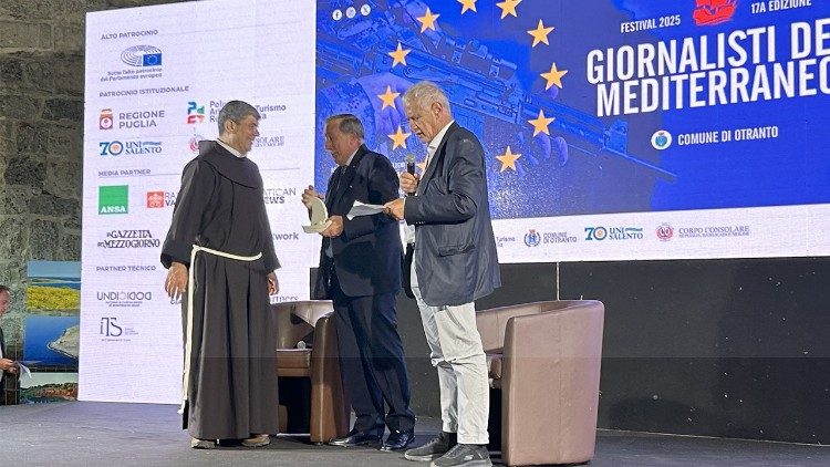Padre Ibrahim Faltas riceve il Premio Caravella 2025