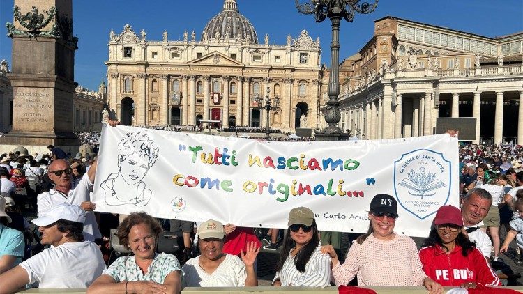Uno striscione in Piazza San Pietro