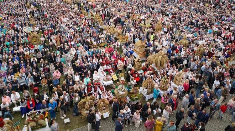 Tegoroczne dożynki jak co roku zgromadziły wielu uczestników na Jasnej Górze