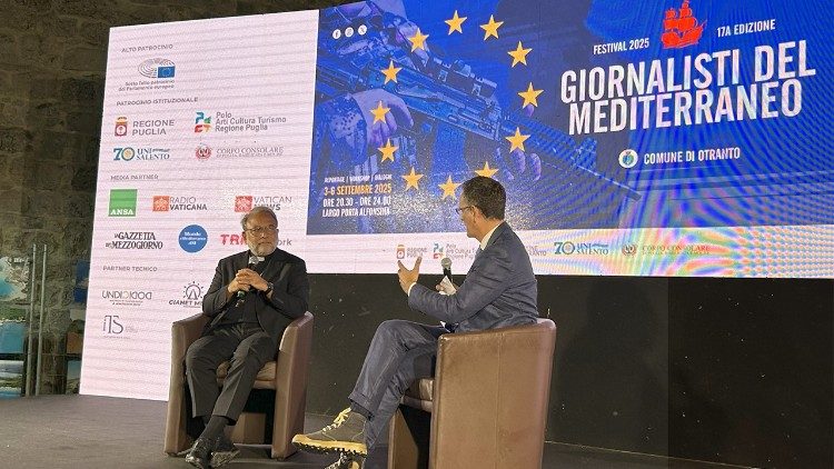 Massimiliano Menichetti dialoga con l'arcivescovo Francesco Neri