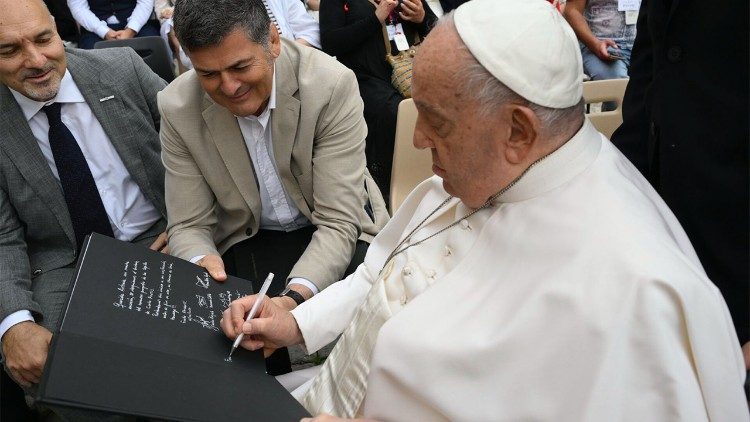 El Papa Francisco bendijo la iniciativa y los anim&oacute; en el proyecto.