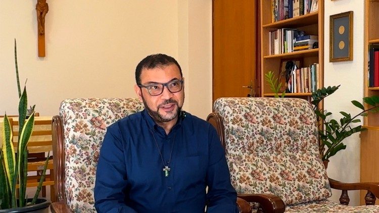 Le père Anselmo Ricardo Ribeiro, supérieur des Verbites