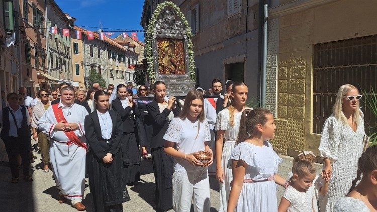 Procesija s Gospinom slikom 