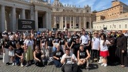 Członkowie Towarzystwa Ciemnych Typów z Polski podczas uroczystości kanonizacyjnych bł. Pier Giorgia Frassatiego i Carla Acutisa