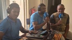 Rádio Nova de Maria - à direita, o diretor editorial, P. Valter de Pina. 