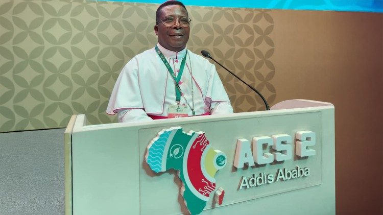 Mgr Coffi Roger Anoumou, évêque de Lokossa au Benin, lors de la lecture de la déclaration du SCEAM