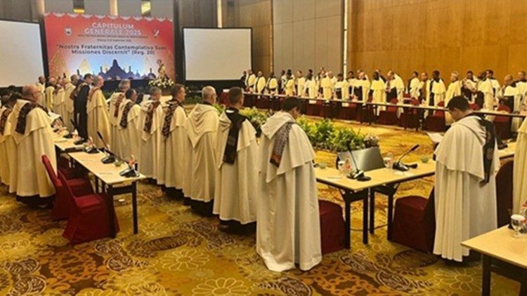 Participantes en el Capítulo General de la Orden Carmelita en Malang, Indonesia 