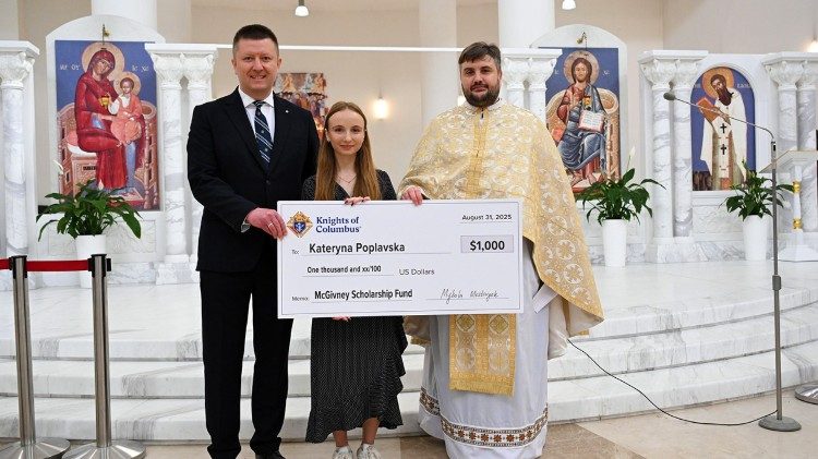 Jedną z inicjatyw Rycerzy Kolumba są stypendia im. ks. McGivneya dla dzieci poległych żołnierzy