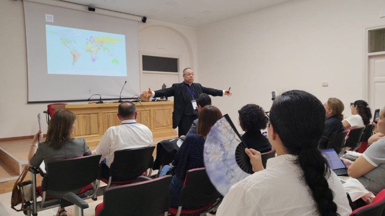 Otro momento de la ponencia del padre Chávez