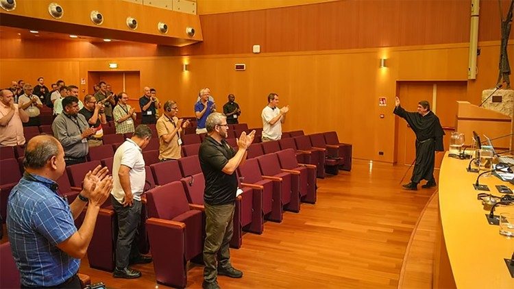 Momento de la despedida del Padre Moral