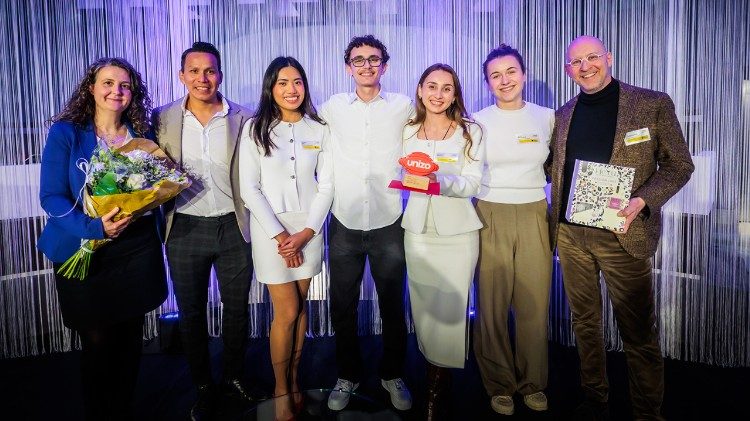 Міжнародна команда стартапу, Вероніка Верхоляк третя справа