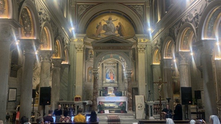 Uwielbienie odbyło się w kościele i na tarasie dachu Domu Generalnego księży i braci Pallotynów (ks. Grzegorz Radzikowski SAC)