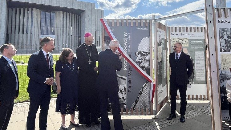 Wystawa została otwarta przy Świątyni Opatrzności Bożej