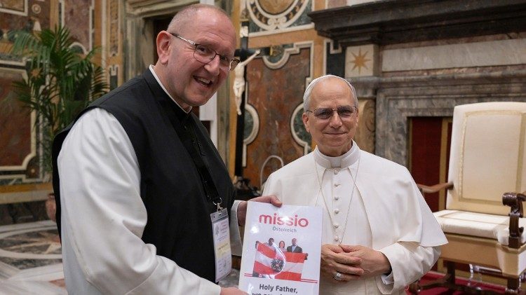 Missio-Nationaldirektor Pater Karl Wallner mit Papst Leo XIV.