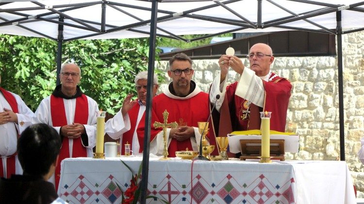 Mons. Giorgio Lingua u Pridvorju