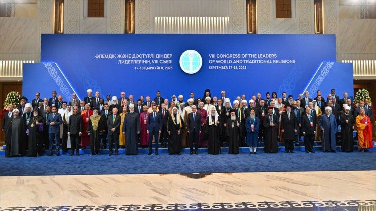 Participantes del VIII Congreso de Líderes de Religiones Mundiales y Tradicionales en Astaná