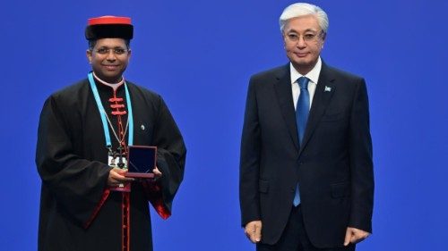 En «tiempos oscuros» para la humanidad, nos salvaremos juntos 