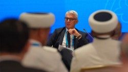 Il presidente del Bambino Gesù, Tiziano Onesti, al congresso dei leader religiosi ad Astana