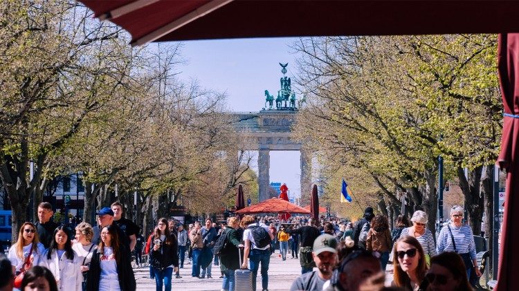 Berlin, am Brandenburger Tor, im Frühling
