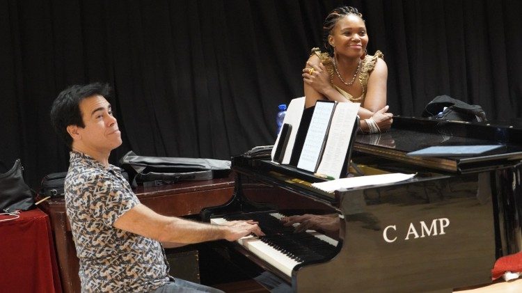 Pumeza Matshikiza accompanied by Kamal Khan during a rehearsal