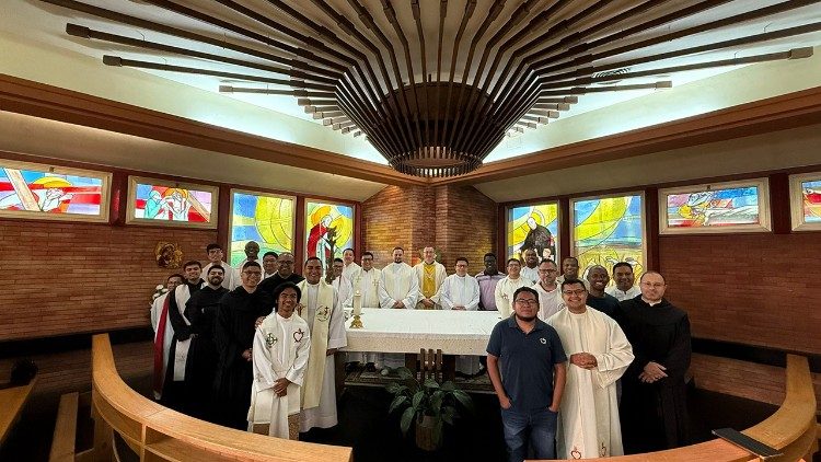 Celebración de la Santa Misa de apertura del Encuentro