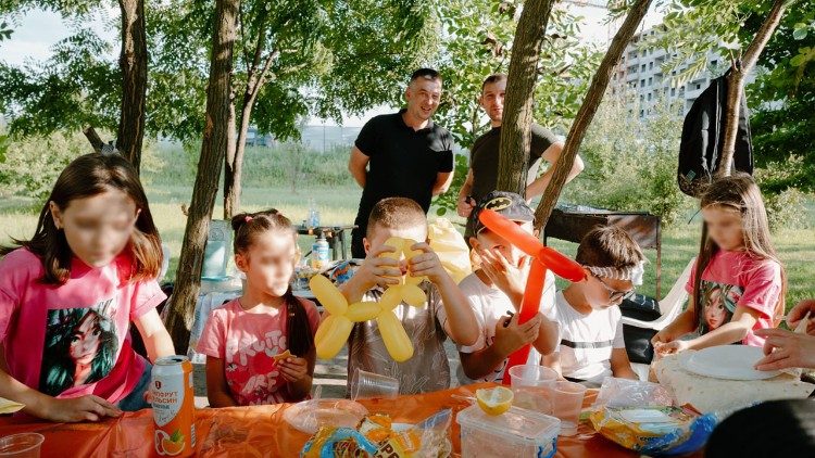 2025.09.23 Bambini giocano nell'oratorio di Kyiv