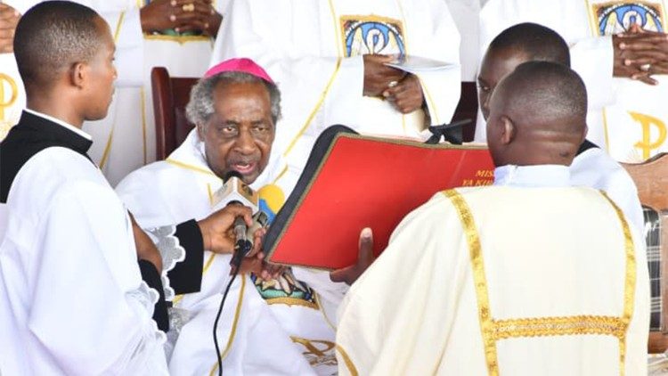 Askofu Mkuu Mstaafu Paulo Ruzoka: Jubilei Miaka 50 ya Upadre