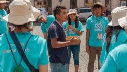 Israel Regalado, catequista.